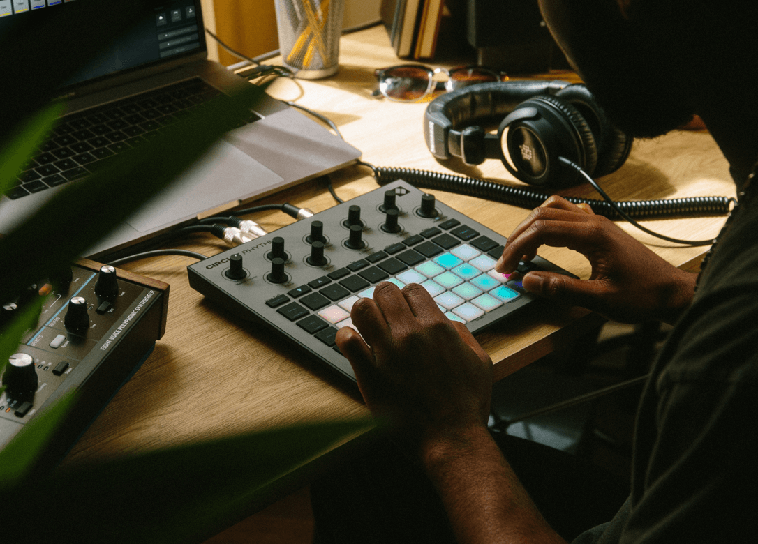 Novation Circuit Rhythm - selectadjs - Midi Controller - Novation