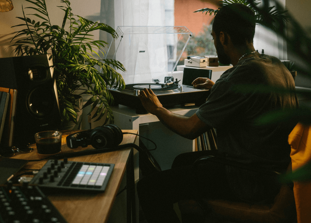 Novation Circuit Rhythm - selectadjs - Midi Controller - Novation