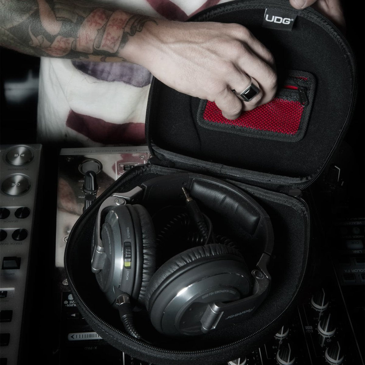 UDG U8200BL - selectadjs - Headphone Case - UDG